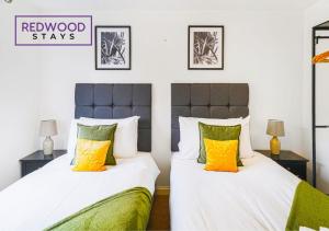 BRAND NEW! 3 Bed 2 Bath House, NEAR HOSPITAL, With FREE x2 Parking & Wi-Fi By REDWOOD STAYS