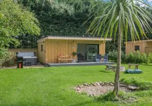 Luxury Silver Birch Lodge: Hot Tub/BBQ/Fire Pit - Steeple Bumpstead