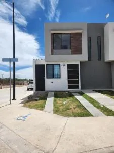 Residencia en zona industrial - La Pila