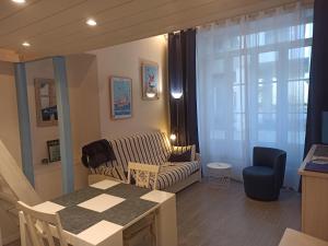 Demain lOcéan Hyper-centre La Rochelle - Ménage, Draps et serviettes optionnels non compris dans le prix affiché