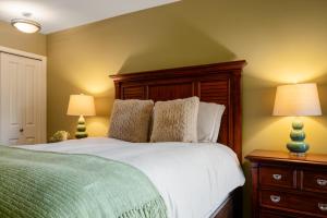 3BR in Wintergreen, Family Sized, Wood Burning Fireplace, Secure Parking, Ski Hill Bus Access