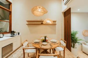 Private Pool, Skylight Bathtub, Dreamy Pool and Serene Greenery in Canggu!