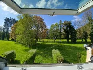 Maison au calme à l'intérieur du golf de Ploëmel, entre terre et mer, 2 chambres, 10 min des plages - 普罗梅尔