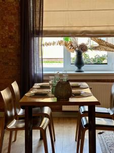 Sophisticated art deco near sea, centre and parks