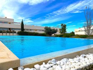 Impresionante apartamento con vistas a la piscina