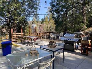 Walk2Lake Beautiful Cozy Getaway Retreat for ALL - 4hvězdičkové hotely ve městě Crestline