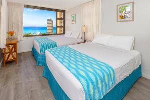 Waikiki Banyan condo - ocean views & beach access