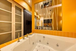 Deluxe SPA suite caramel sweetness