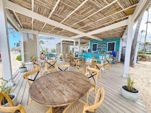 2BDR Beach Access at Playa Turquesa Los Corales PC