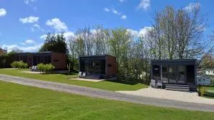 Luxury Pods at Mornest Caravan Park, Anglesey - 盖尔文