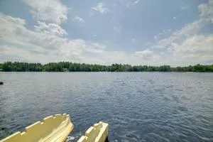 Lakefront Getaway with Canoe and Dock Fishing! - Peterborough
