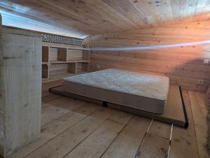 Maison organique à la mauvaise herbe