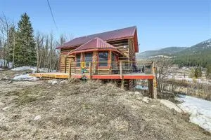Hot Tub Soaks & Arcade Lights - Fireplace at a Modern Alpine Retreat & Starlink with Dedicated Workstation - Como