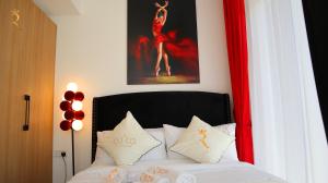 Modern Valentina Studio - Chic Masdar Retreat