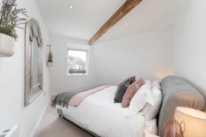 Abbey View Penthouse - Steps from Roman Baths