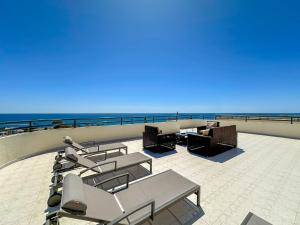Luxury Penthouse wStunning Sea Views, walk to Galé Beach Albufeira