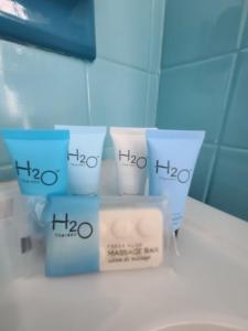 Duval Street Suite overlooking Duval w parking and pool