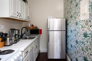 Duval Street Suite w parking and heated pool