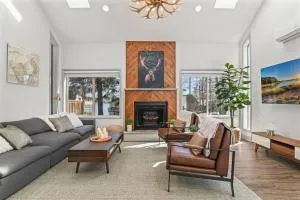 3BR, Lakeview, Hot Tub, Nintendo Switch - Deer Haven Poconos Retreat - Newfoundland