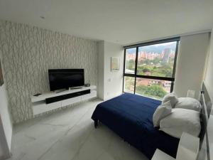 Luxury apt! Guest friendly! Great location! Jacuzzi, Gym, Security!