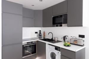 Lunique Maubourg - Next Hôtel Martinez - terrasse