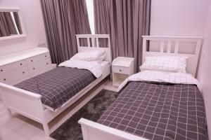 Luxurious Lake View Flat 3 Bedrooms Gated Compound96
