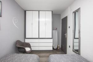 Apartments with parking space Sibenik - 22886