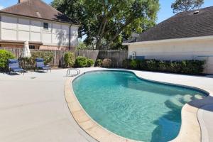 Houston Luxury 4br3ba and Pool