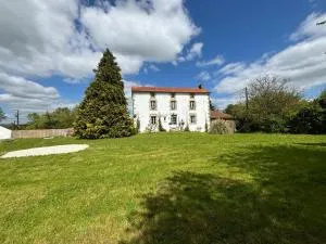 Entire villa only 35 minutes from Puy du Fou - Trayes