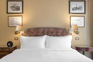 Classic, Guest room, 1 King, Courtyard view, High Floor room in Hotel Grande Bretagne a Luxury Collection Hotel Athens