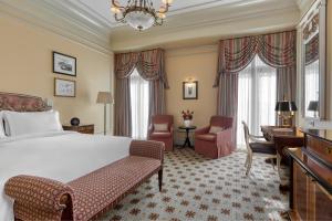 Deluxe Acropolis Guest room, 1 King, City view room in Hotel Grande Bretagne a Luxury Collection Hotel Athens