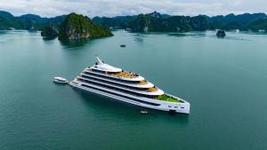 Du thuyền Hạ Long