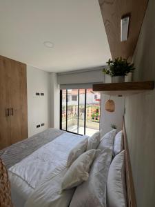 Casa Berlín, Lake Access