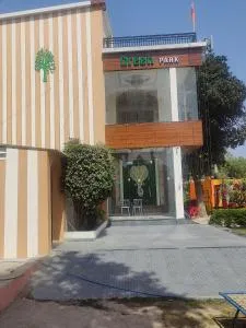 Green park - Mughal Sarāi