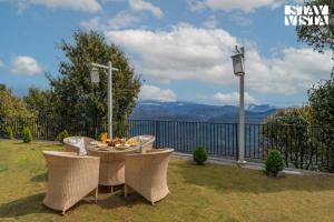 StayVista at The Hush Escape-5BHK Valley View villa in Arki