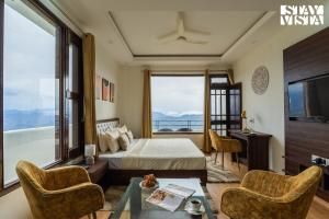 StayVista at The Hush Escape-5BHK Valley View villa in Arki