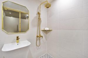 Den Basta Hotel Hadan