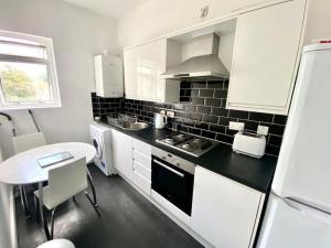 Evo 1 Bedroom Apartment 3 mins walk Mile End Station,Queen Mary University, Hospital