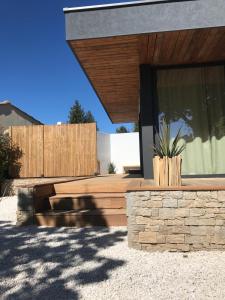 Maisons de vacances Lodge Valbelle, maison independante avec jacuzzi : photos des chambres