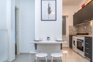 Kosmos Service Apartment Near Saint Dimitrious Church