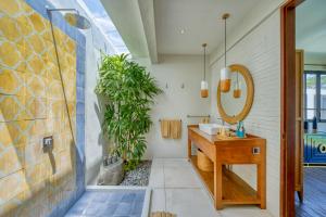 Chic Tranquility Modern yet Timeless 3BD Villa