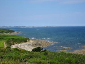 Maisons de vacances Holiday Home in Kerbors near Cote de Granit Rose : photos des chambres