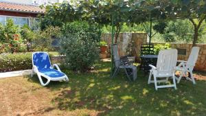 House Vugrinec with garden and parking