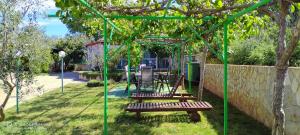 House Vugrinec with garden and parking