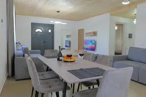 Lago Calmo Villa - Livadhje