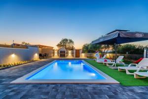 Family rural holiday home - pool - big terrace 