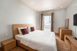 Riverside Row Apartment