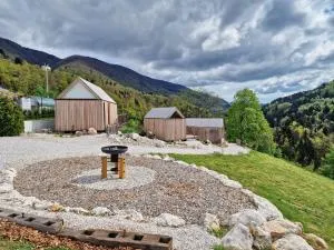 GoLife Center Glamping - 雷兹夫图新