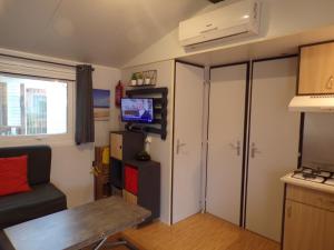 Campings Mobil Home Les salins de la gardiole : photos des chambres