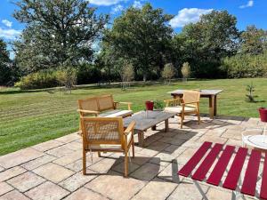 Maisons de vacances Domaine Solognot avec Bar, Sauna, Jacuzzi, Piscine : photos des chambres